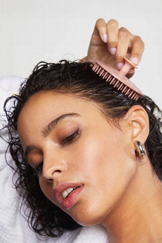 Recycled Plastic Scalp Exfoliator